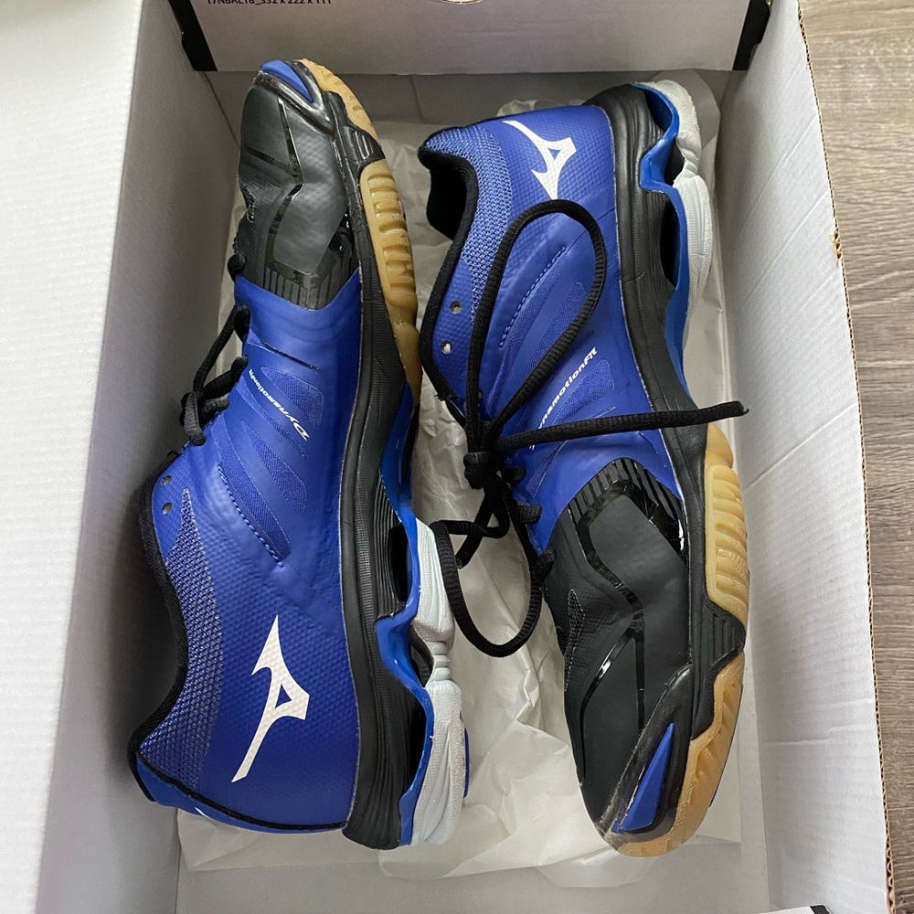 Women’s Wave Lightning Z2 Volleyball Shoes by Mizuno